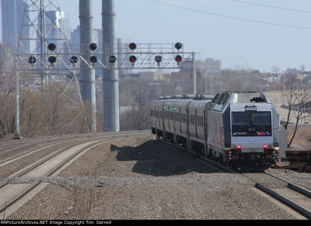 NJT 4552 shoves east.